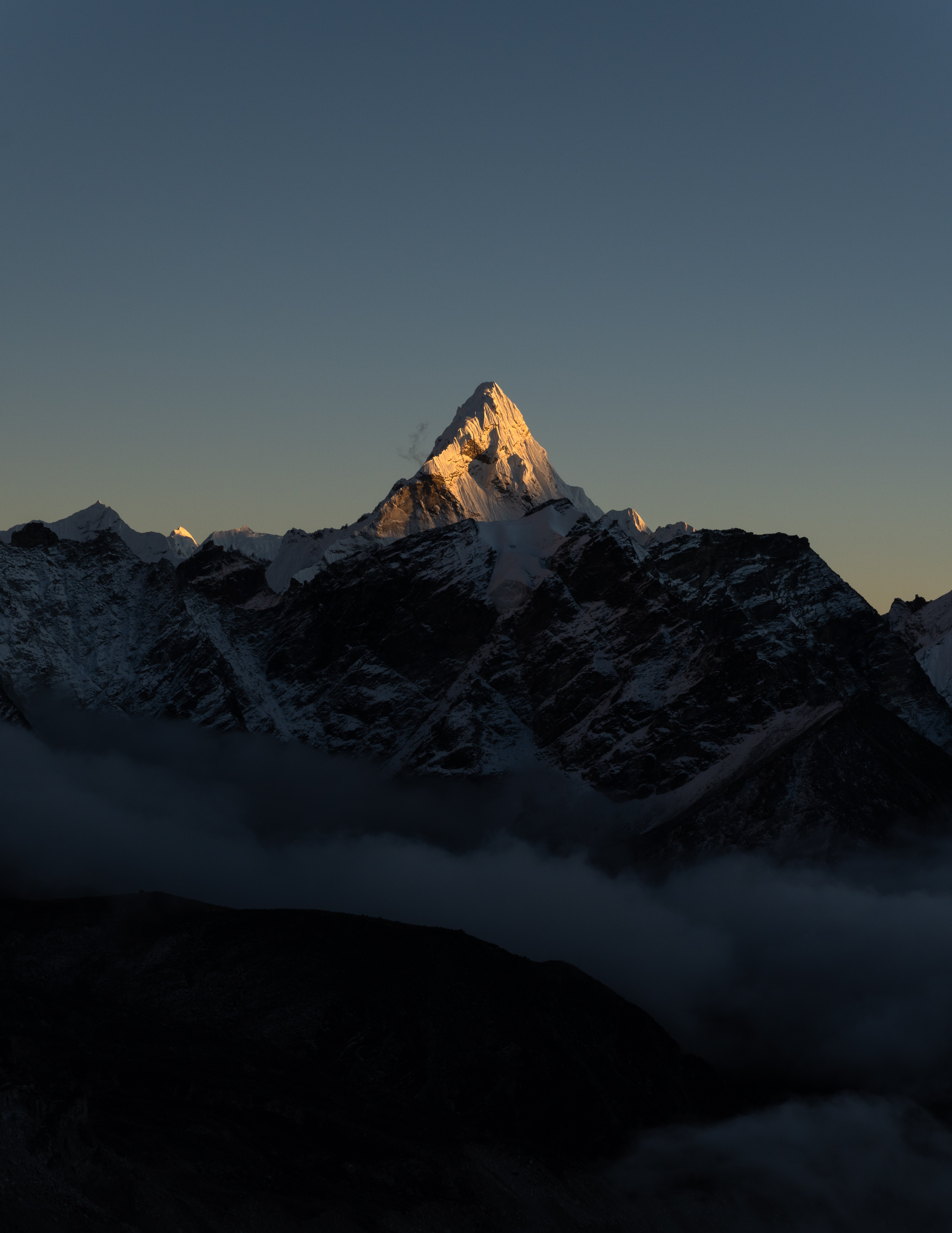 #width=100%;max-width=600px;margin-left=auto;margin-right=auto; Even from Kala Pattar, Ama stands singular.